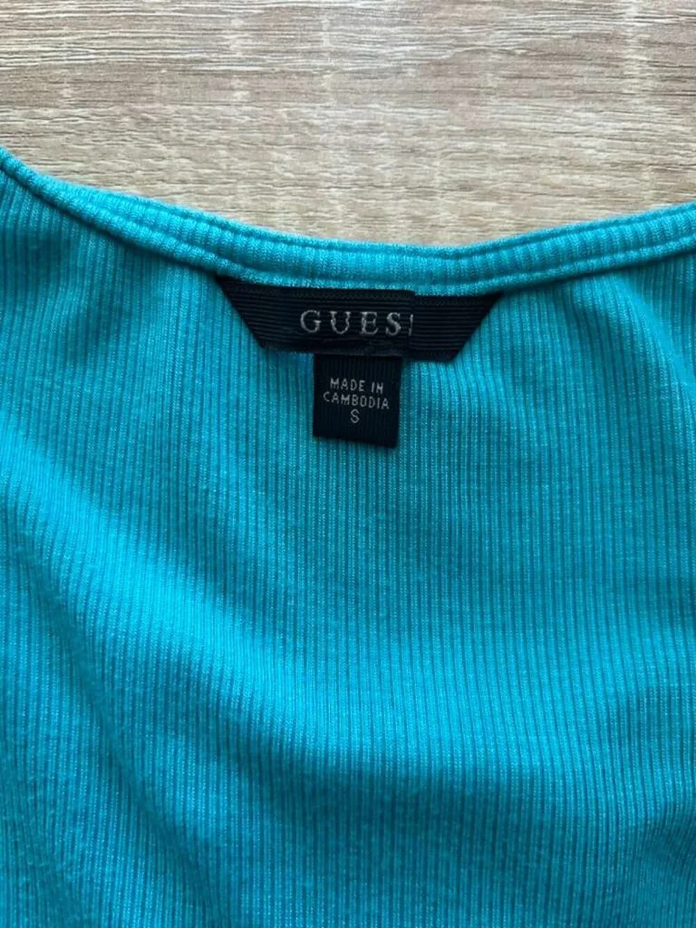 Guess Teal Ribbed V-Neck Top w/ Gold Detail Size S Y2K Chic - Picture 9 of 10